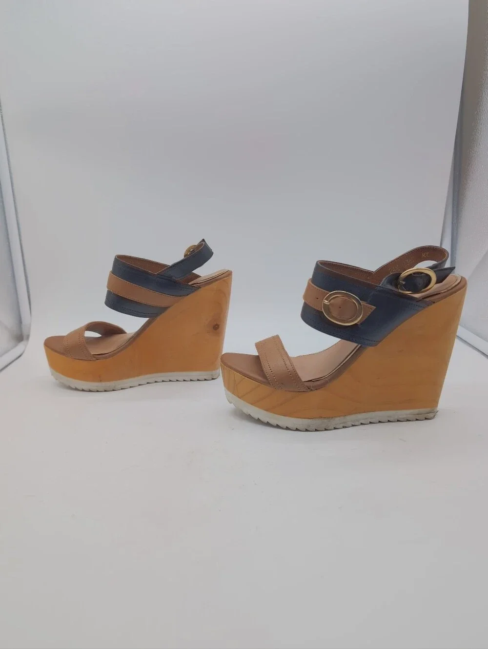​Claudio Rocco Two-Tone Wedge Sandals - Size 7.5 (24.5 MEX)